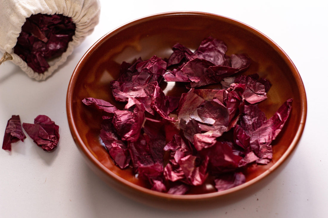 HOW TO DYE AT HOME WITH ONION SKINS | NATURAL DYES | BOTANICAL COLOURS - themazi