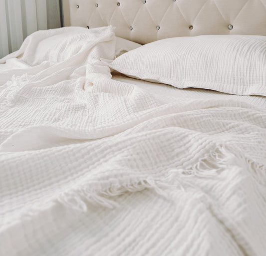 4-layer crinkle gauze bedding set made from 100% organic cotton displayed on a bed for ultimate comfort and softness.